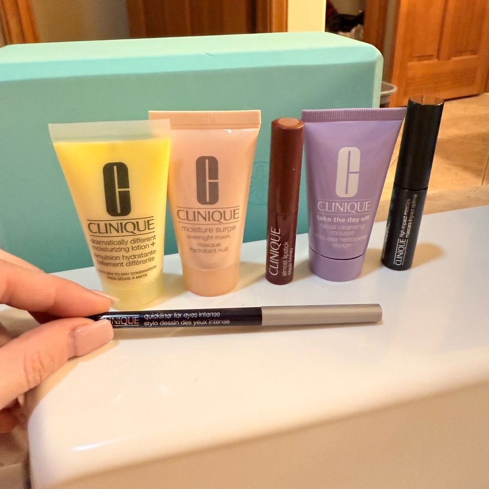 NEW Clinique Skincare and Makeup set